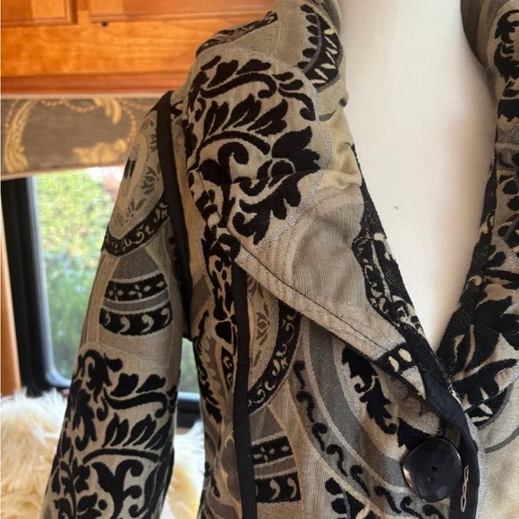 Reversible Jacquard Tapestry Jacket - Picture 7 of 10